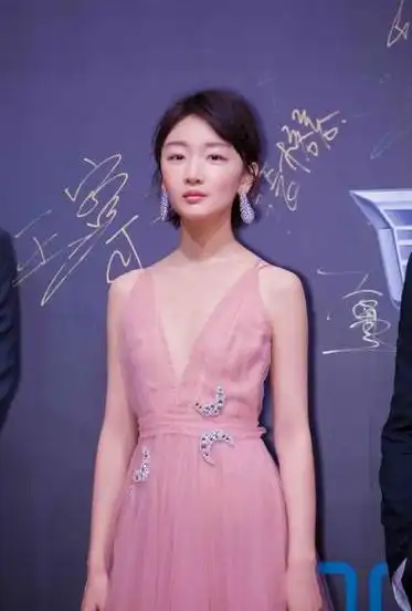 31岁破"百亿票房"的周冬雨,真的败光"路人缘"了吗?