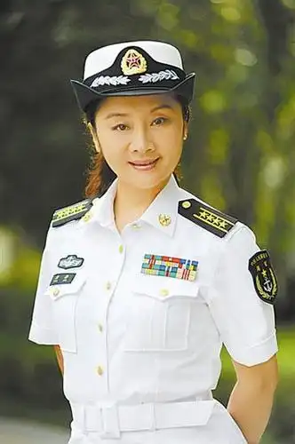 凭武林一剧成名,登春晚红极一时,竭力助前夫走红自己却孑然一身