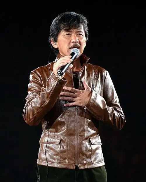 林子祥在儿子婚礼上与前妻亲密搂肩叶蒨文却选择避开同框