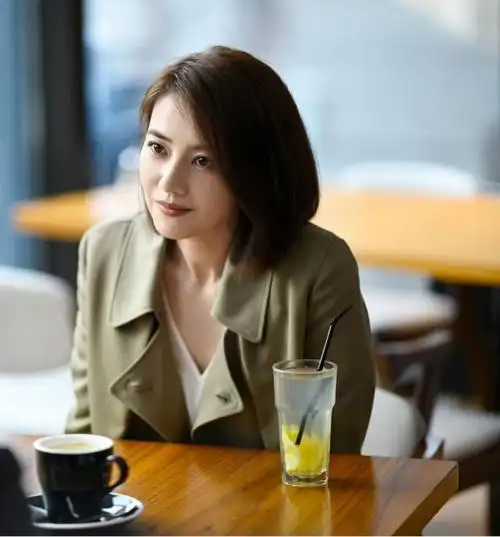 高圆圆西装穿搭(论气质还是高圆圆赢了)(1)