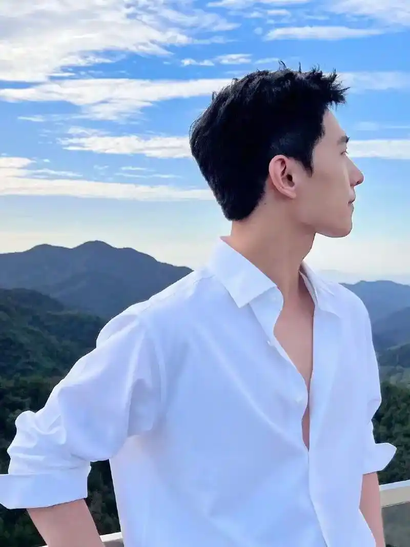 杨洋侧颜杀.#杨洋 #侧颜杀 #侧颜 - 抖音