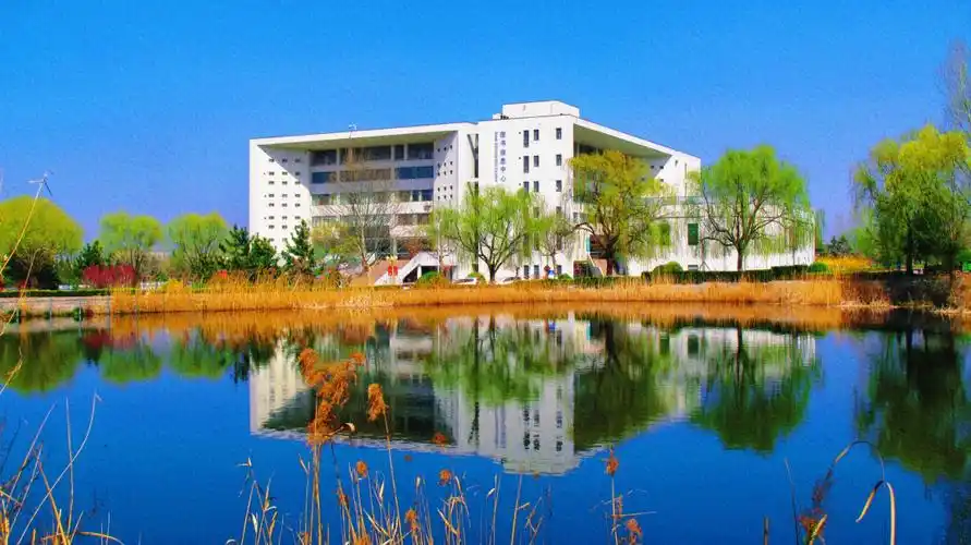 潍坊工商职业学院校景图片