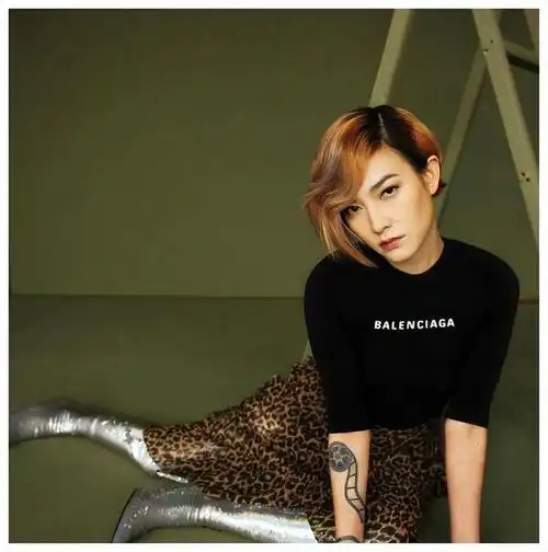 范晓萱:两面性格女歌手,剃寸头打舌环,21岁摘子宫坚持不婚!