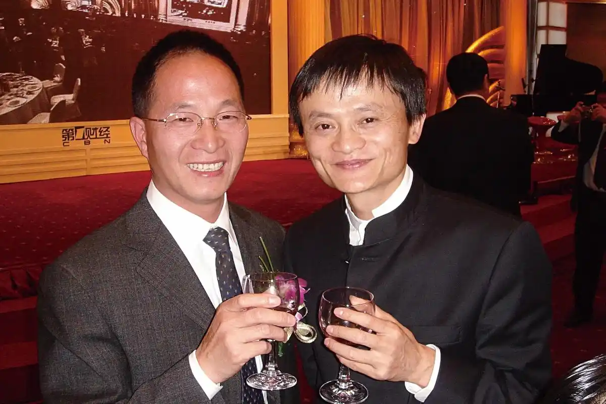 鸡毛飞上天原型人物 楼仲平.楼仲平14岁辍学,从货郎担开始创 - 抖音