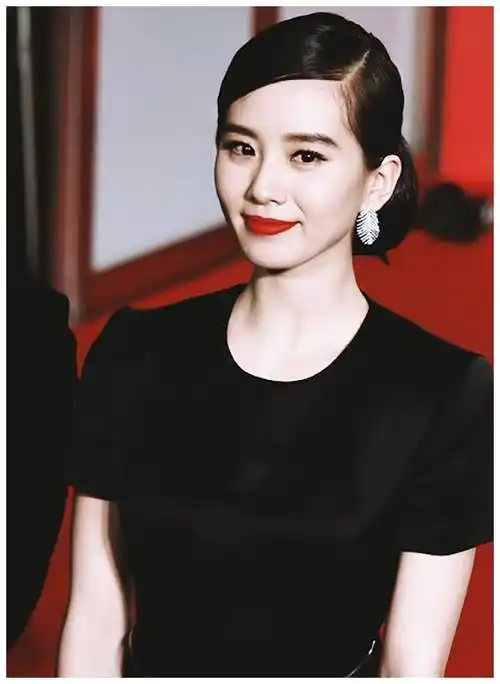 原创被刘诗诗惊艳到了一袭黑裙亮相电影节端庄大气高贵精致