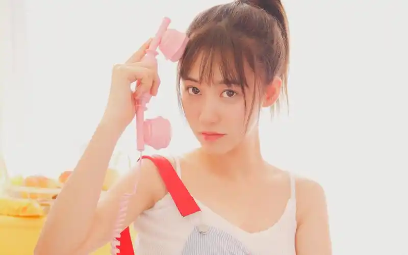 元气少女居家可爱甜美写真图片桌面壁纸