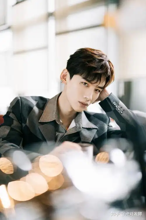 白敬亭壁纸高清无水印