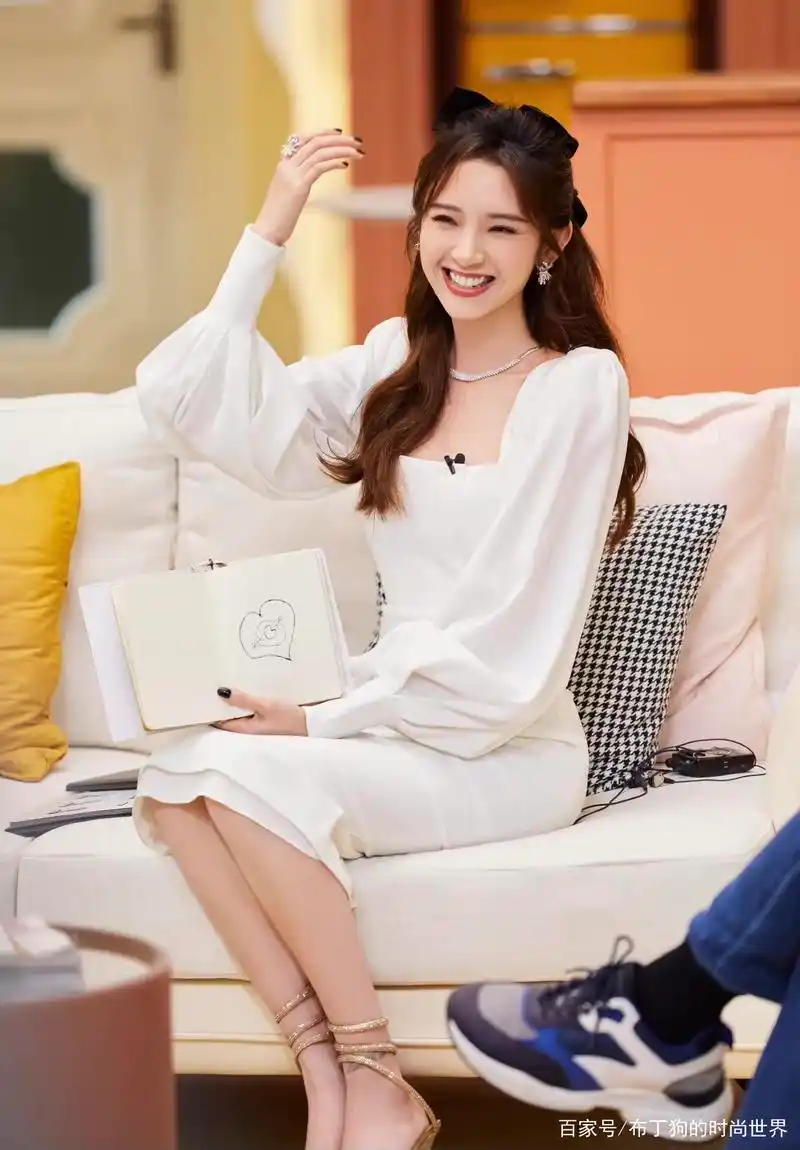 唐艺昕太美丽,简单换个发型就很美,长发披肩的她美得太惊艳