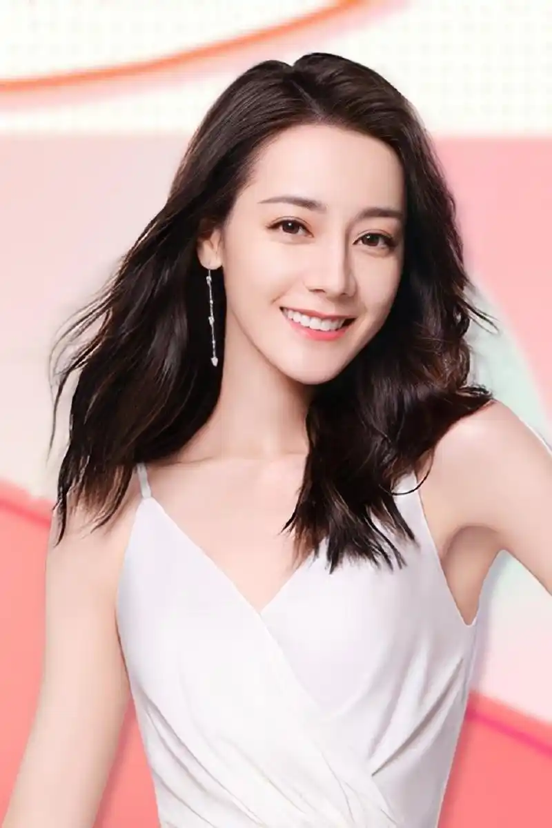 迪丽热巴的《公诉》在各种大瓜轮番登场的背景中播完了,这部电视剧也