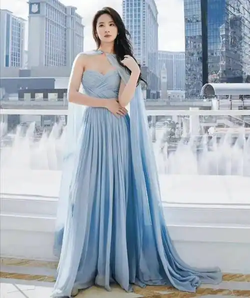 胡歌妻子正面照曝光_黄曦宁_女生_大气