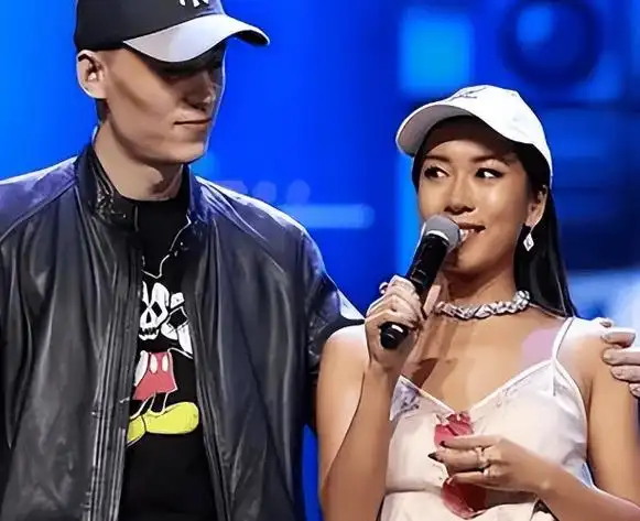 原创吉克隽逸介入前任感情风波知三当三台上卖惨台下炫富令人对印象大