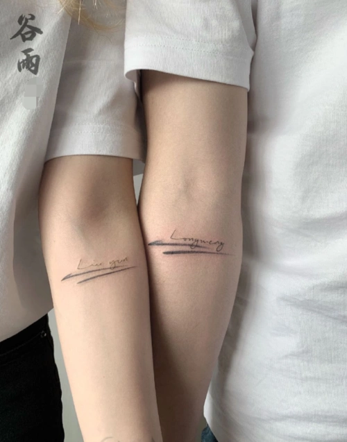 具有独特意义的情侣纹身图案大全不一样的撒狗粮方式6