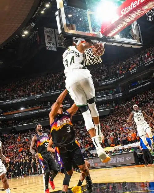 字母哥隔扣詹姆斯合集(平地惊雷定乾坤,字母哥隔扣保罗瞬间,谁注意到