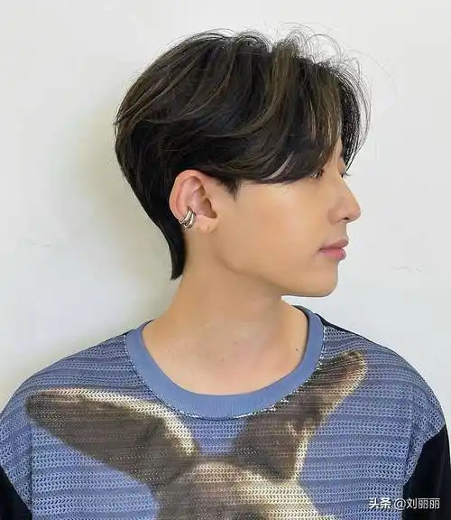 中分怎么留男生留中分两边剃不剃