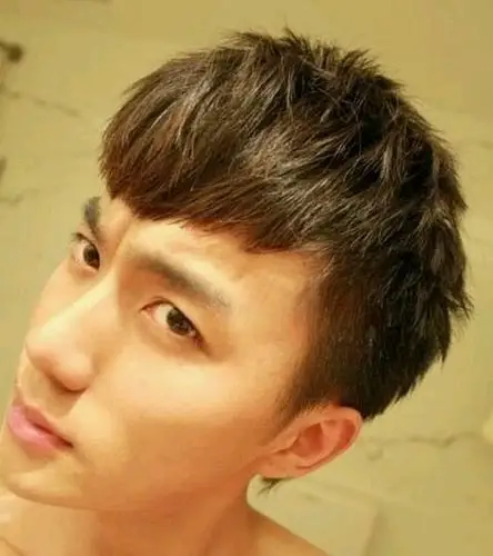 分享到:  2014-11-09 22:45  提问者采纳 本发型师告诉你,从眉毛中心