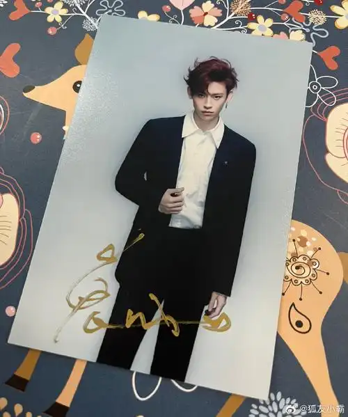 小鬼王琳凯超话叮叮～本周#小霸宠粉日#小霸带着@小鬼-王琳凯的签名照