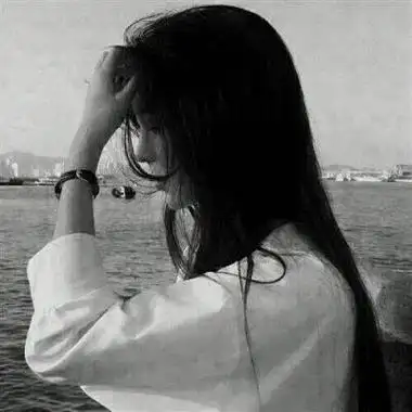 头像女悲伤黑白 黑白女头像伤感高冷