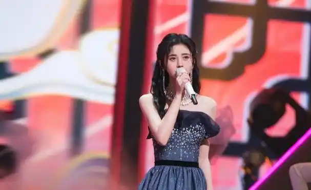 团体首度来袭,网友:就这阵容,关起门来自己看吧|王源|张远|鞠婧祎