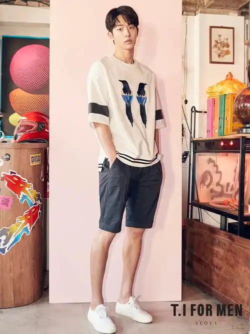 [南柱赫][分享]170418 南柱赫代言品牌夏季画报公开 气场强大的长腿