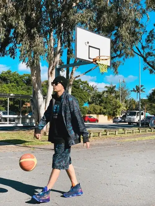 周杰伦用行动证明了喝奶茶的危害