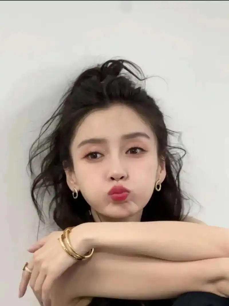 这么可爱不要命啦宝宝#angelababy - 抖音