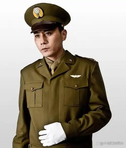 男明星民国军装造型合集,陈伟霆冷峻,任嘉伦撩人,你最pick谁?