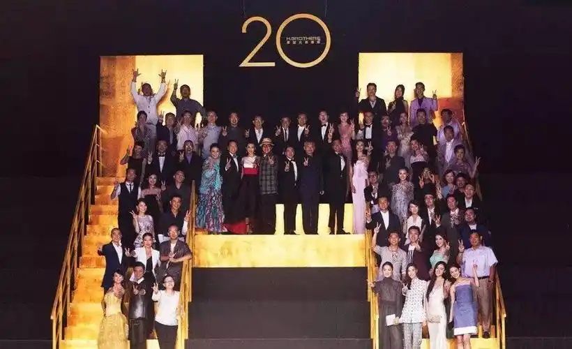 华谊兄弟艺人(华谊王氏兄弟的娱乐圈幻灭史)