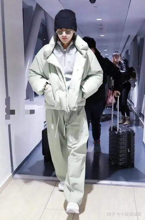瘦子吴亦凡重回颜值巅峰简约羽绒服穿搭臃肿感不损男神气质