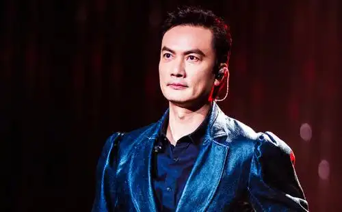 22岁出道背景强大先后与李亚鹏耿乐相恋现在47岁的她依旧单身