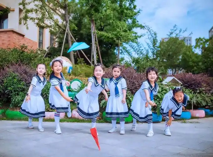 幼儿园家长的烦恼!你愿意花200元,给孩子拍"毕业照"吗?