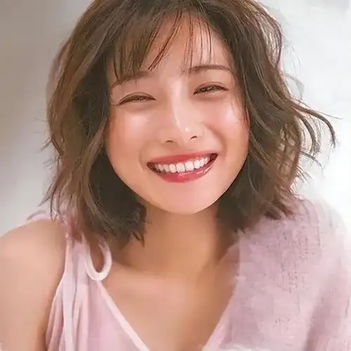 众所周知,脸型可以分为好多类型,比如圆形脸,方形脸,瓜子脸和扁平脸