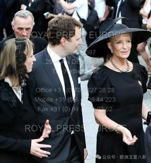 斯宾塞伯爵夫人蕾妮的纪念活动,江湖传言蕾妮是他爹肯特乔治的私生女