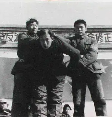 荒诞小说《时空穿梭机》22:忏悔之旅之剃阴阳头(陈家基)