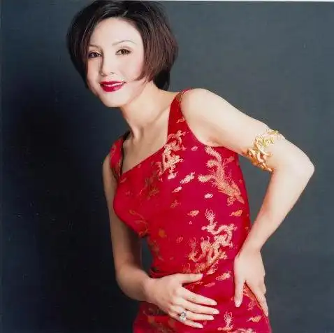 她7登春晚成巨星,因"耍大牌"遭央视"封杀",现在51岁却无人识