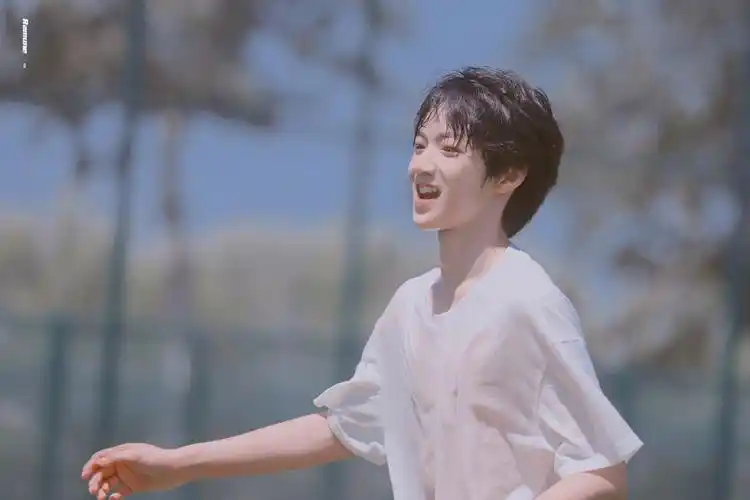 答曰:我家的//乖巧 憨憨微笑刘耀文/刘耀文壁纸