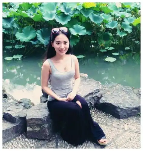 国足主力晒自己老婆的照片,网友表示:怪不得国足进不了世界杯!