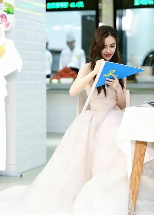 奔跑吧先导片,快来欣赏蔡徐坤和angelababy的美颜吧!