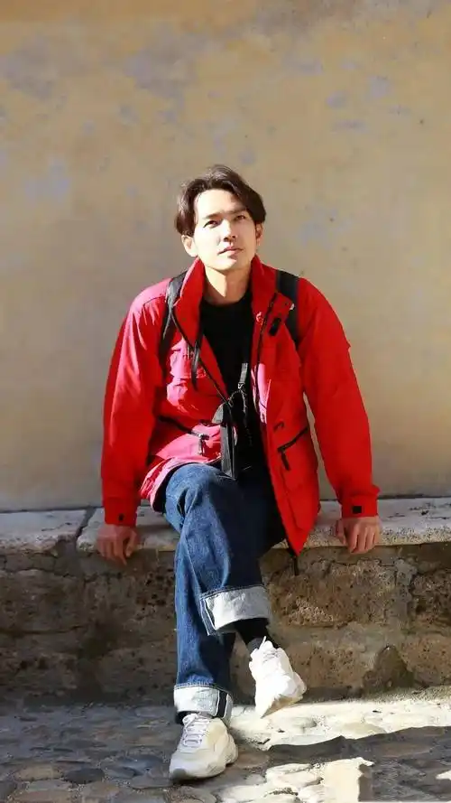 邓为杨紫官宣?钟汉良给肖战当爸?向佐狂蹭郭碧婷?唐嫣资源飞升?_热度