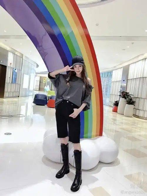 关晓彤的长靴,专治不完美腿形