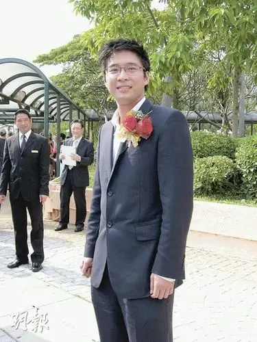 霍启山暗示单身无拍拖 感情生活一片空白(图)