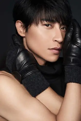 陈志朋时尚写真曝光眼神杀撩力十足