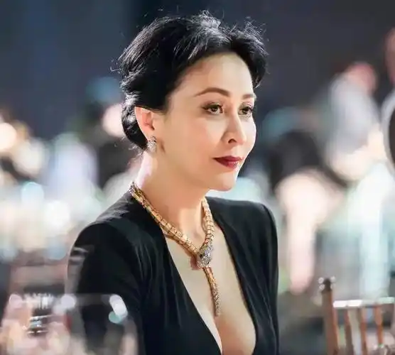 刘嘉玲:时光之河中的璀璨明珠,演绎不老传奇新篇章