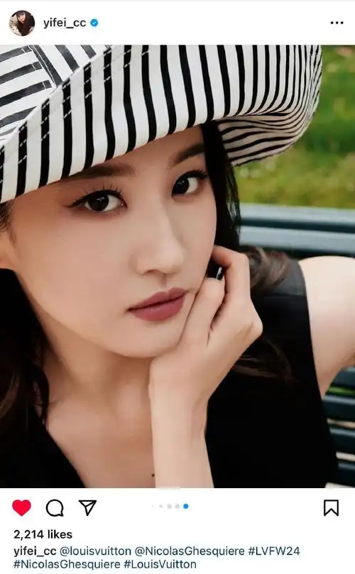 亦菲ig更新看秀look,  期待一会儿动态的亦菲释放美丽  #刘亦菲路易