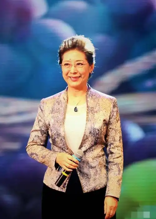 关牧村,女,满族,籍贯辽宁沈阳,1953年11月6日出生河南新乡,1984年,入