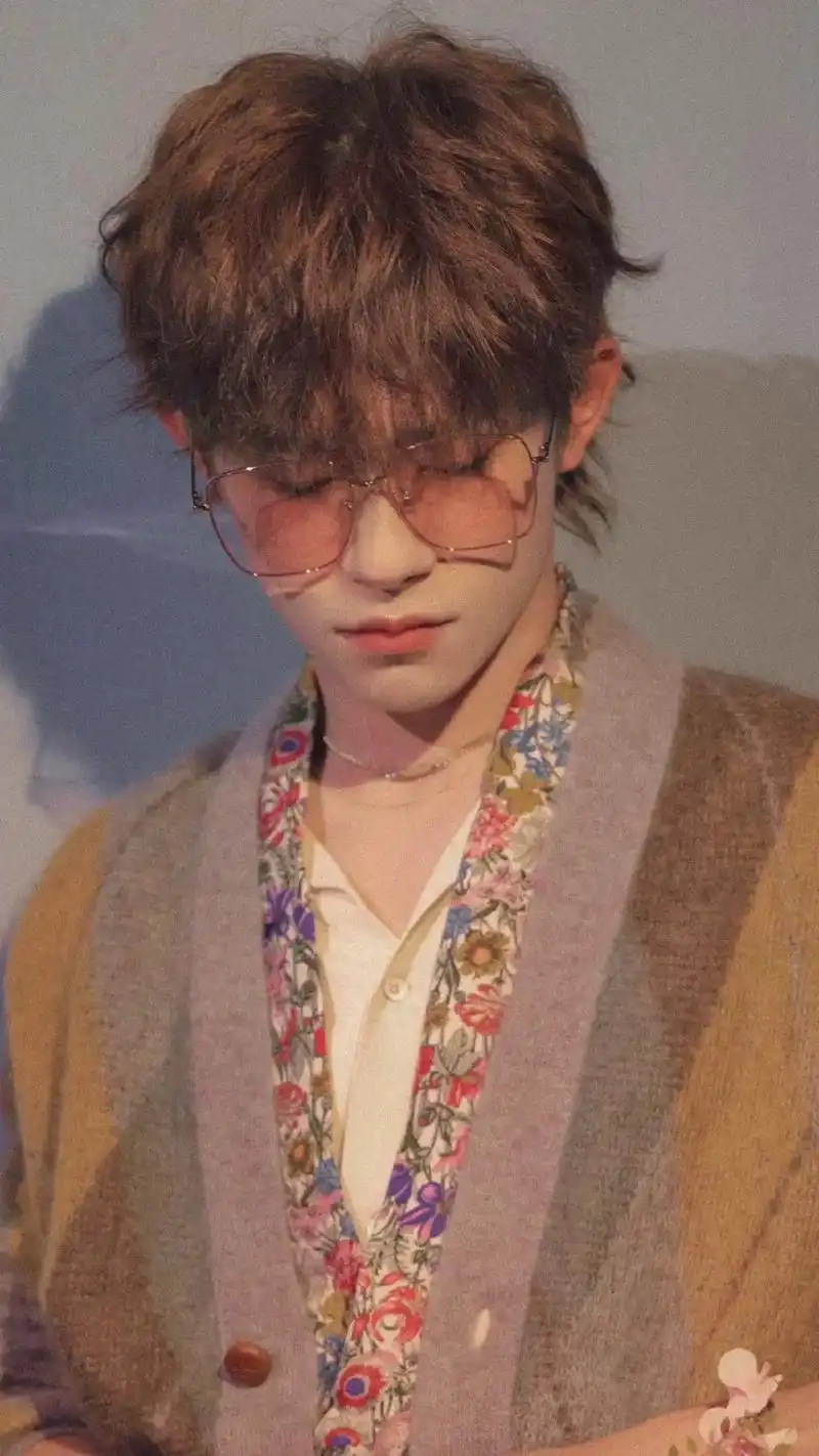 走花路#易烊千玺 #壁纸 - 抖音