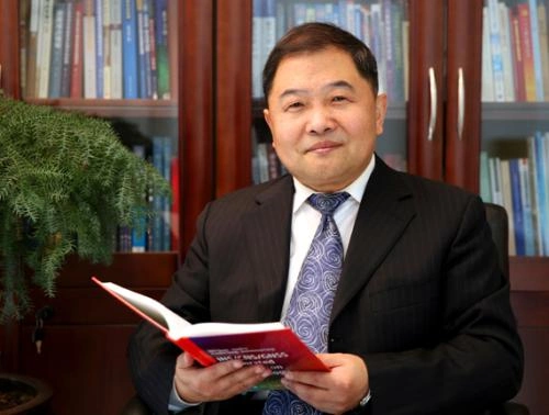 山东省临沂人,现任北京航空航天大学常务副校长,"惯性技术"国家级重点