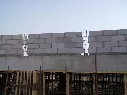 女儿墙用的蒸压加气混凝土,应该做个什么检验批?