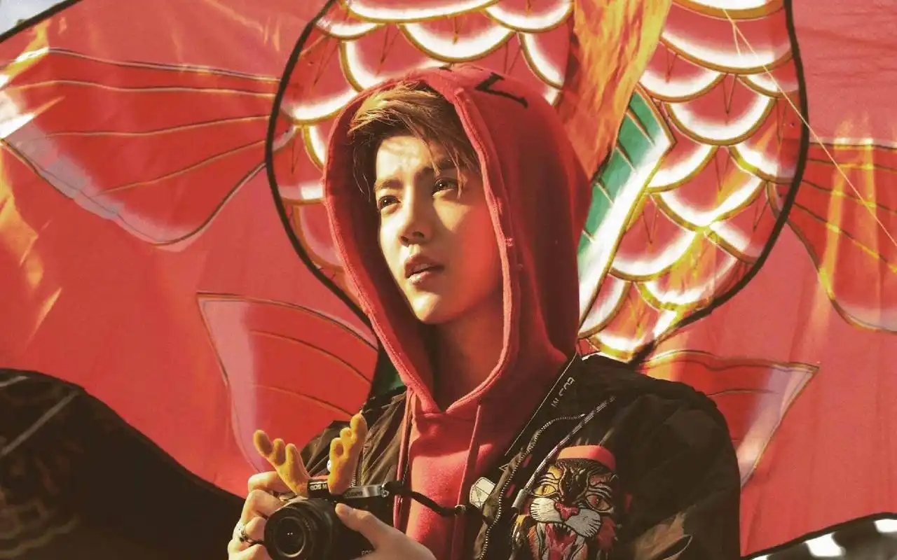 鹿晗最新高清帅气时尚写真图片桌面壁纸