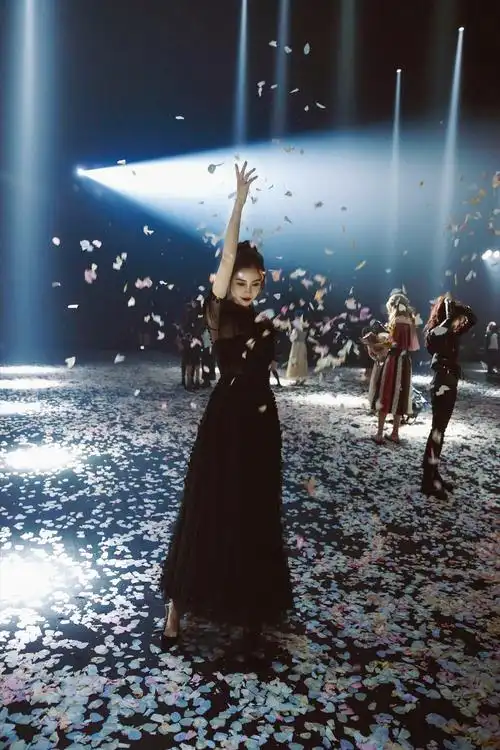 杨颖dior二零一九春夏成衣系列发布秀