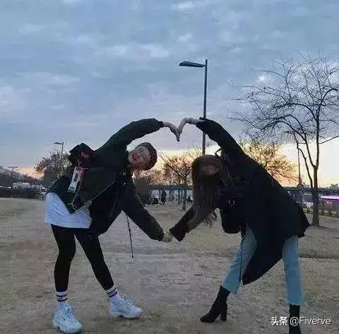 学会这些pose,让你拍出高逼格旅行合照!_动作